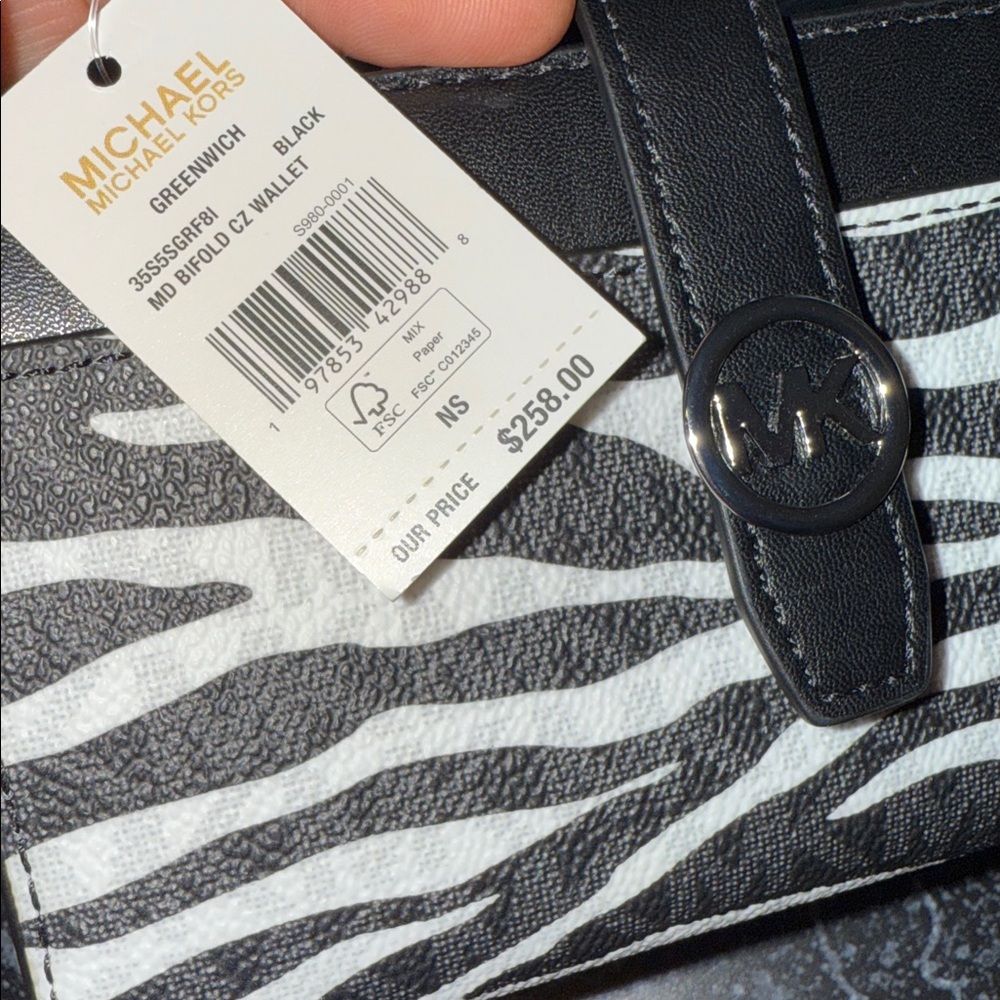 Michael Kors Greenwich Medium
Zebra Signature Logo Bifold - Picture 6 of 6
